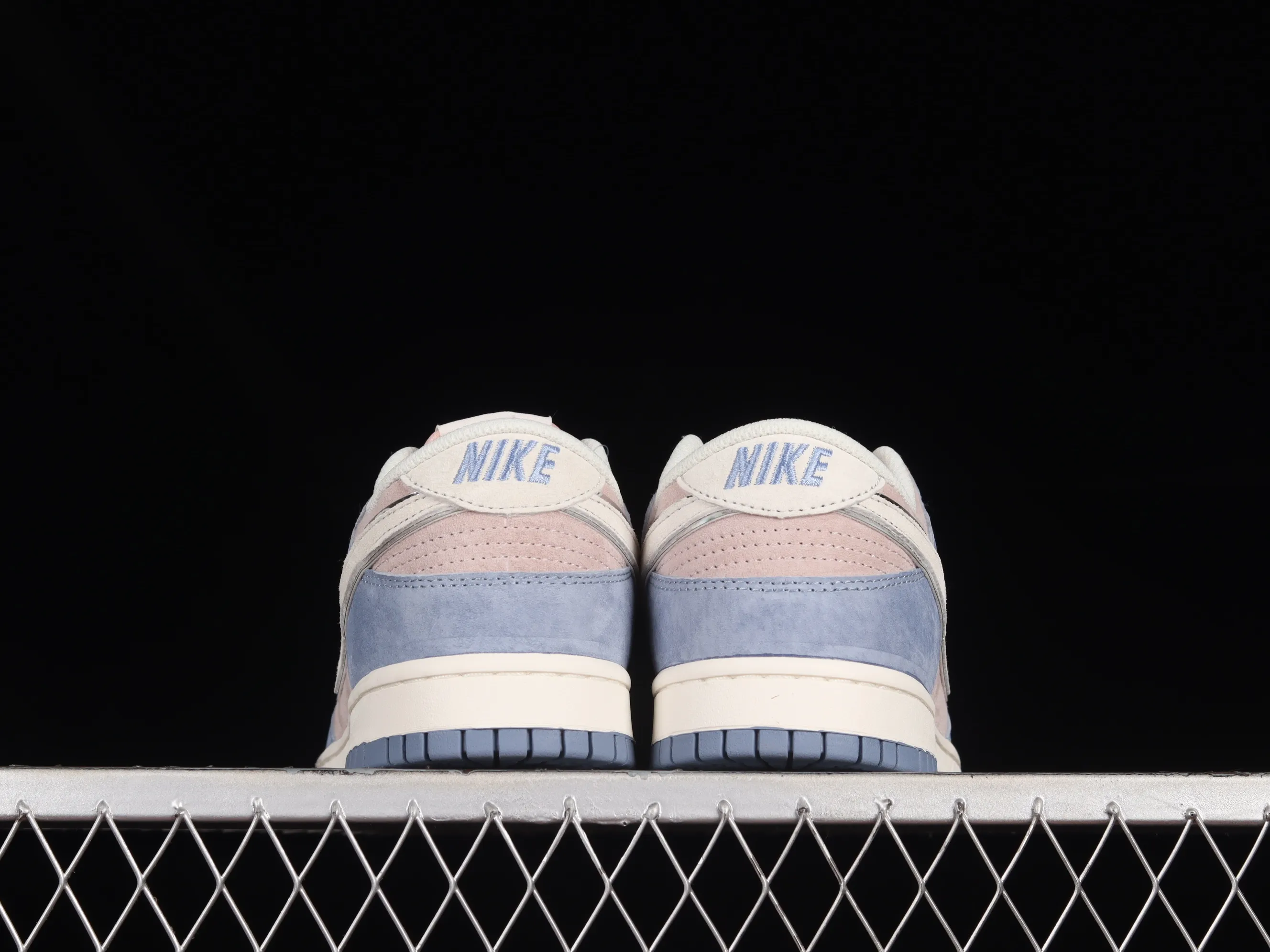 All Categories Nk SB Dunk Series Nk SB Dunk Low Low-top sneakers Otomo Katsuhiro x Nk SB Dunk Low "Steamboy OST" Creative customization collaboration Otomo Katsuhiro co-branded SB low-top sports casual sneakers ST1391-205